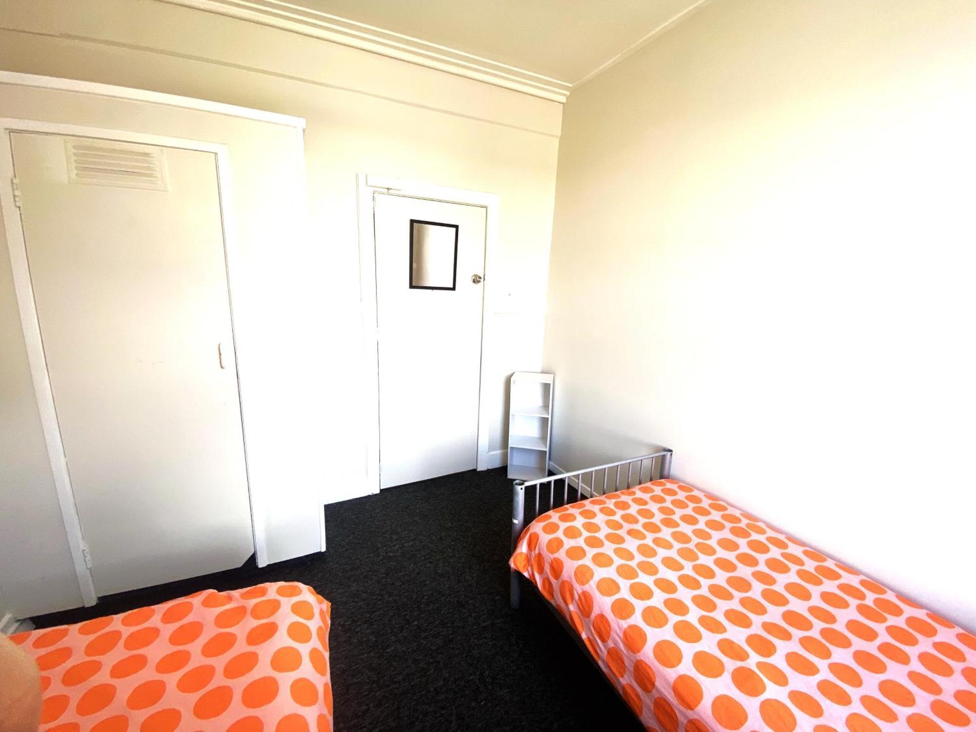 215 Edinburgh Castle Hostel Auckland Bagian luar foto